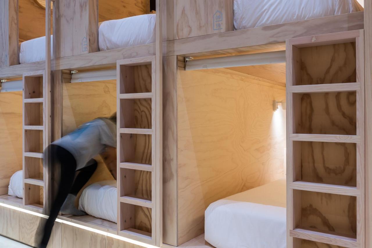 Colo Colo Hostel - Single Private Beds - San Sebastian — Photos 1